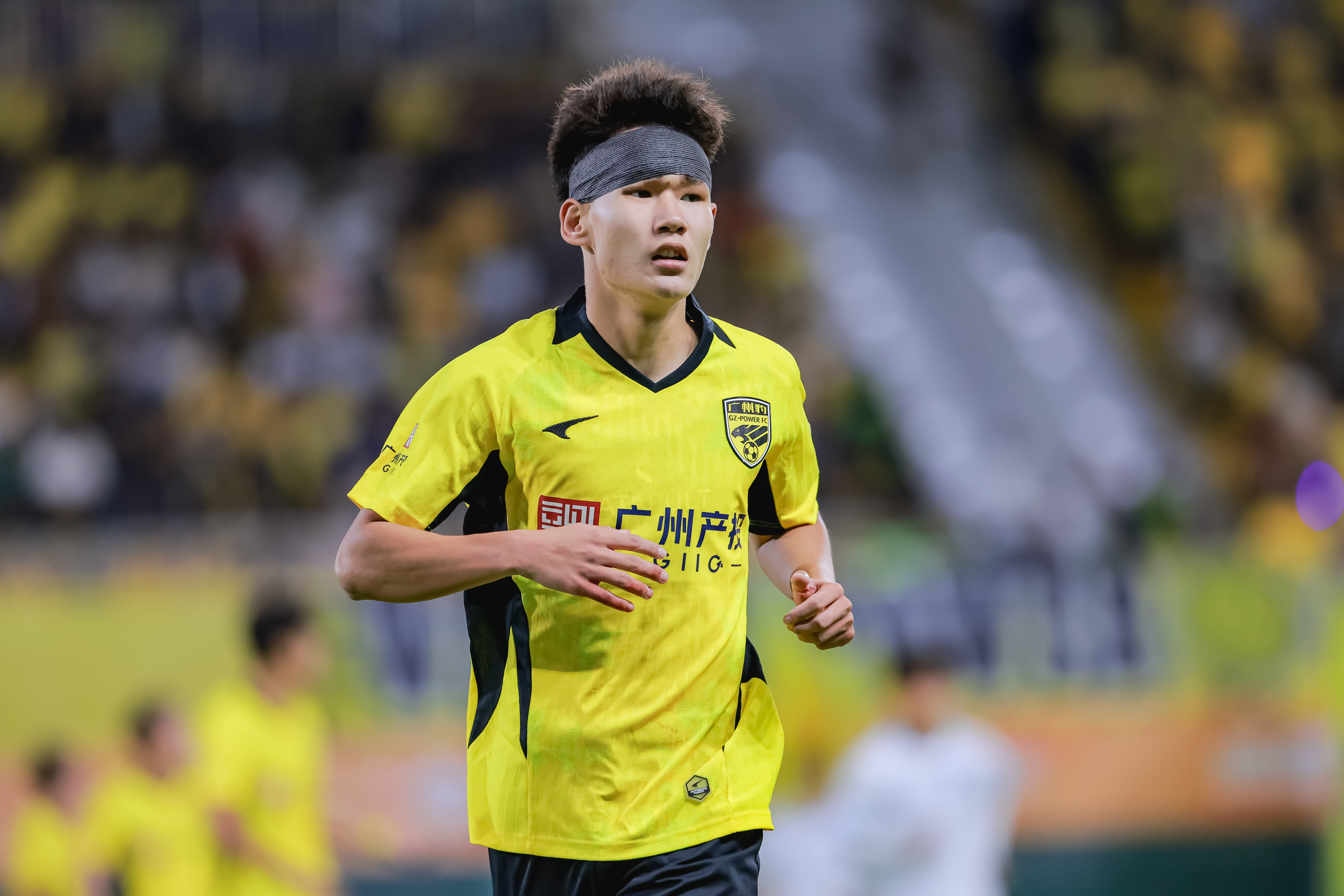 Kysports-广州豹官方：杨浩眉弓伤口缝合30余针，预计5-7天后拆线